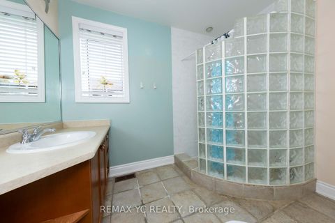 Photo 20 at 18 Mullet Road, Newtonbrook East, Toronto