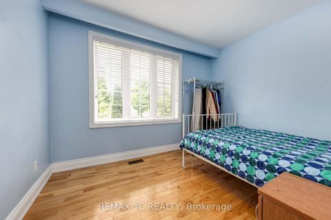 Photo 22 at 18 Mullet Road, Newtonbrook East, Toronto