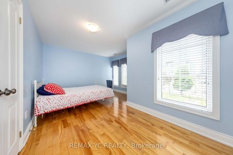 Photo 35 at 18 Mullet Road, Newtonbrook East, Toronto