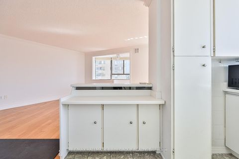 Photo 12 at 801 - 270 Queens Quay Boulevard W, Waterfront Communities C1, Toronto