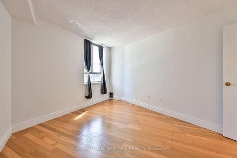 Photo 15 at 801 - 270 Queens Quay Boulevard W, Waterfront Communities C1, Toronto