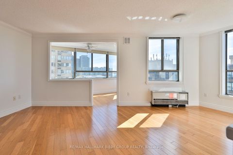Photo 18 at 801 - 270 Queens Quay Boulevard W, Waterfront Communities C1, Toronto