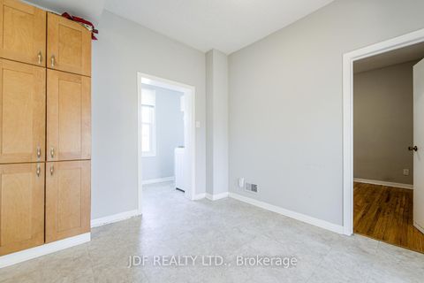 Photo 17 at 740 Lansdowne Avenue, Junction, Toronto