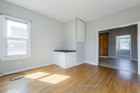 Photo 21 at 740 Lansdowne Avenue, Junction, Toronto