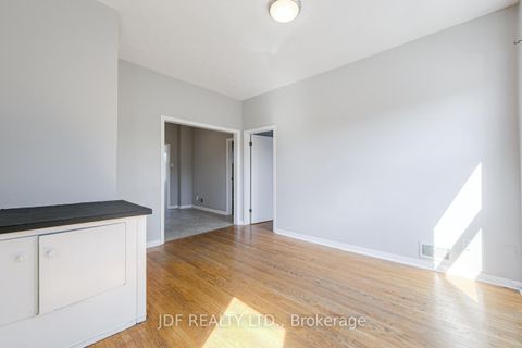 Photo 22 at 740 Lansdowne Avenue, Junction, Toronto