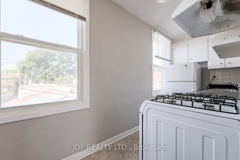 Photo 26 at 740 Lansdowne Avenue, Junction, Toronto
