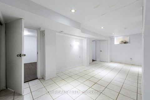 Photo 34 at 740 Lansdowne Avenue, Junction, Toronto