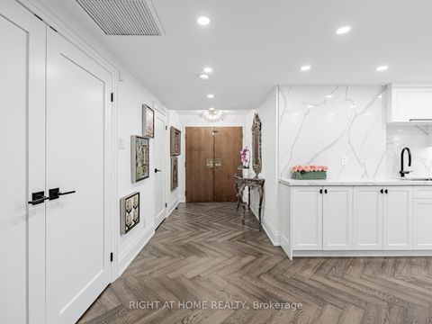 Photo 4 at 401 - 1166 Bay Street, Bay Street Corridor, Toronto