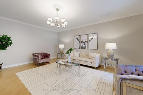 Photo 4 at 56 Wingate Crescent, Bayview Hill, Richmond Hill