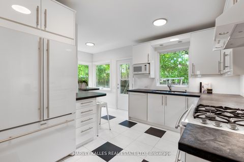 Photo 8 at 10 Northolt Court, Humber Valley, Toronto