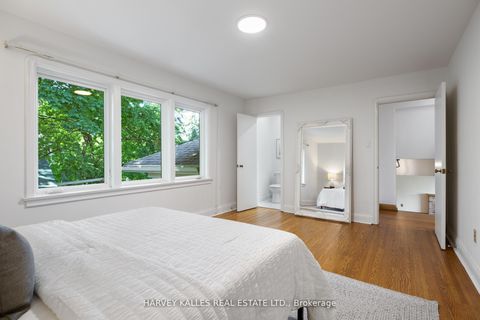 Photo 12 at 10 Northolt Court, Humber Valley, Toronto