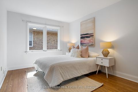 Photo 14 at 10 Northolt Court, Humber Valley, Toronto