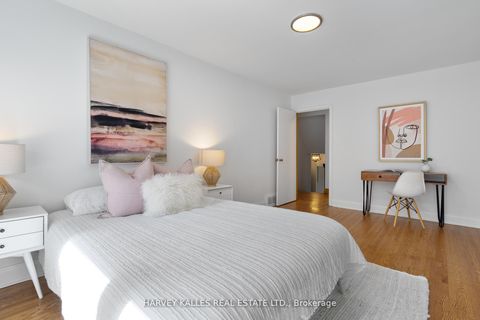 Photo 15 at 10 Northolt Court, Humber Valley, Toronto
