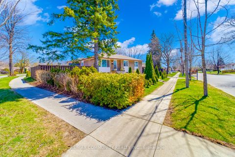 Photo 2 at 103 Packard Boulevard, Bendale, Toronto
