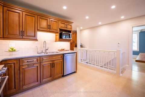 Photo 11 at 220 Old Yonge Street, Aurora Village, Aurora