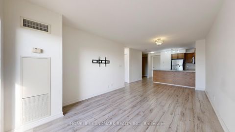 Photo 11 at 912 - 18 Harding Boulevard E, Harding, Richmond Hill
