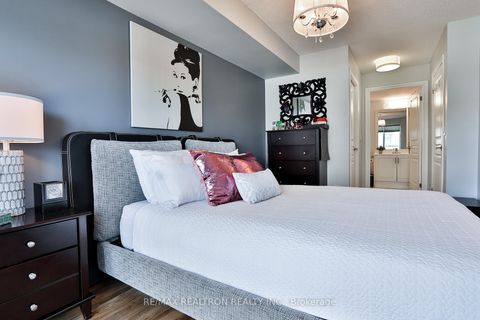 Photo 8 at 404 - 7 North Park Road, Beverley Glen, Vaughan