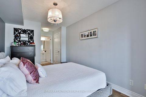 Photo 9 at 404 - 7 North Park Road, Beverley Glen, Vaughan