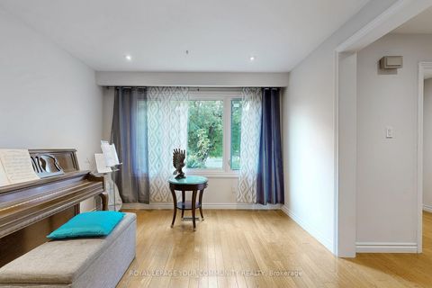 Photo 3 at 287 Manchester Drive, London, Newmarket