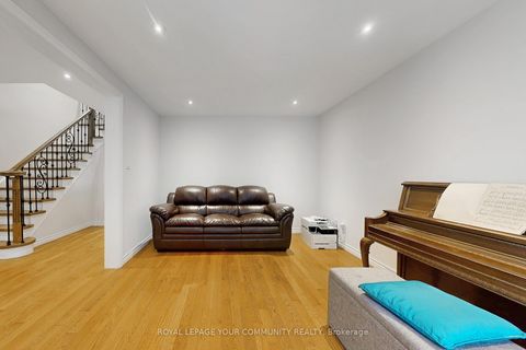 Photo 6 at 287 Manchester Drive, London, Newmarket