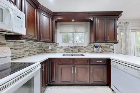 Photo 14 at 287 Manchester Drive, London, Newmarket Photo 14 at 287 Manchester Drive, London, Newmarket