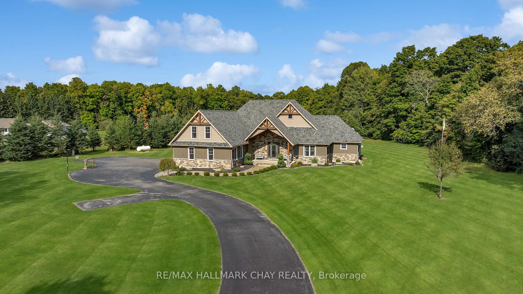 2957 3/4 Sunnidale Side Road, New Lowell, Clearview photo number 2