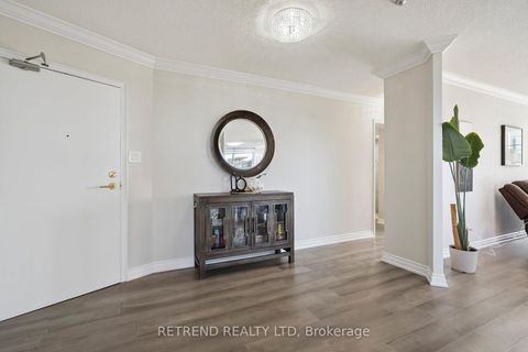 Photo 2 at 826 - 32 Clarissa Drive, Harding, Richmond Hill