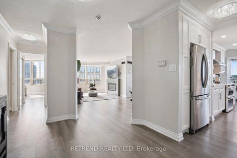 Photo 7 at 826 - 32 Clarissa Drive, Harding, Richmond Hill