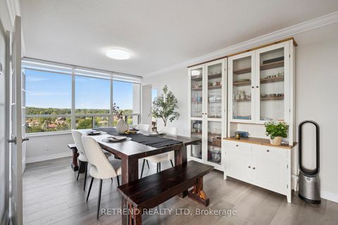 Photo 9 at 826 - 32 Clarissa Drive, Harding, Richmond Hill