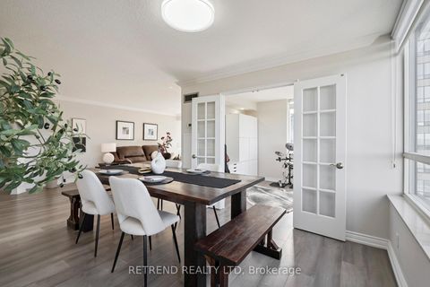 Photo 10 at 826 - 32 Clarissa Drive, Harding, Richmond Hill