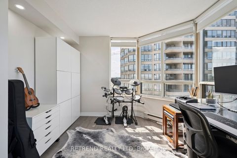 Photo 11 at 826 - 32 Clarissa Drive, Harding, Richmond Hill