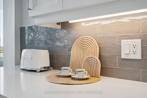 Photo 15 at 826 - 32 Clarissa Drive, Harding, Richmond Hill