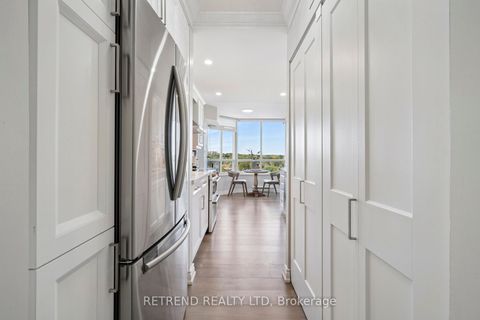 Photo 16 at 826 - 32 Clarissa Drive, Harding, Richmond Hill
