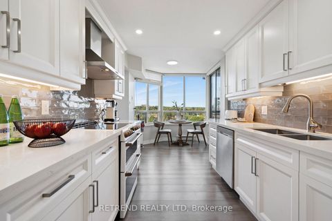 Photo 17 at 826 - 32 Clarissa Drive, Harding, Richmond Hill