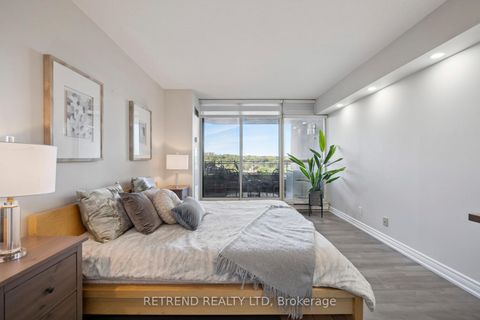 Photo 21 at 826 - 32 Clarissa Drive, Harding, Richmond Hill