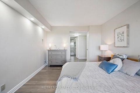 Photo 22 at 826 - 32 Clarissa Drive, Harding, Richmond Hill