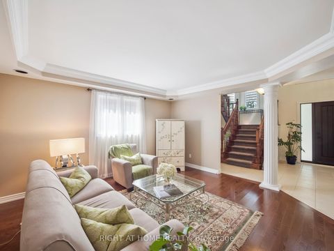 Photo 7 at 100 Carlyle Crescent, Aurora Highlands, Aurora Photo 7 at 100 Carlyle Crescent, Aurora Highlands, Aurora