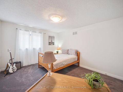 Photo 32 at 100 Carlyle Crescent, Aurora Highlands, Aurora