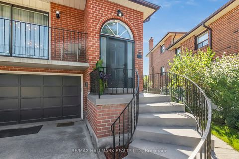 Photo 1 at 13 Fonthill Place, York University Heights, Toronto