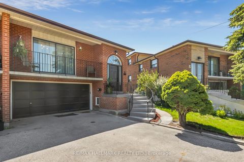 Photo 2 at 13 Fonthill Place, York University Heights, Toronto