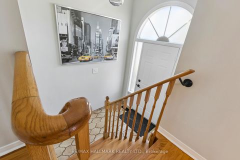 Photo 4 at 13 Fonthill Place, York University Heights, Toronto