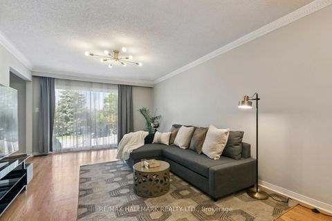 Photo 5 at 13 Fonthill Place, York University Heights, Toronto