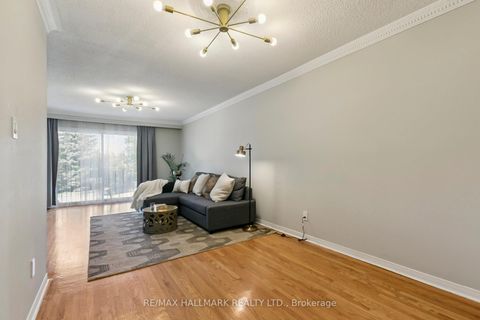 Photo 6 at 13 Fonthill Place, York University Heights, Toronto