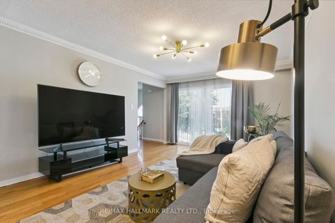 Photo 8 at 13 Fonthill Place, York University Heights, Toronto
