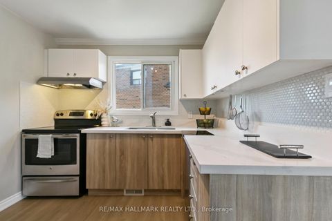 Photo 11 at 13 Fonthill Place, York University Heights, Toronto