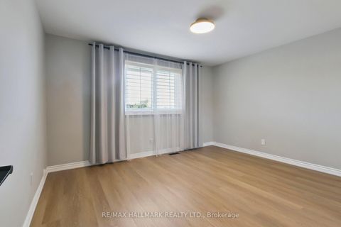 Photo 16 at 13 Fonthill Place, York University Heights, Toronto