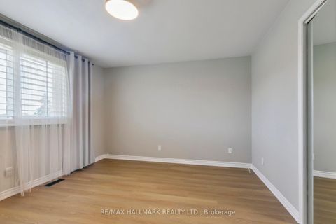 Photo 17 at 13 Fonthill Place, York University Heights, Toronto