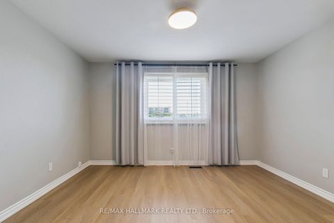Photo 18 at 13 Fonthill Place, York University Heights, Toronto