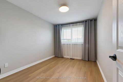 Photo 19 at 13 Fonthill Place, York University Heights, Toronto