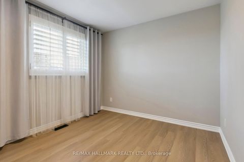 Photo 20 at 13 Fonthill Place, York University Heights, Toronto